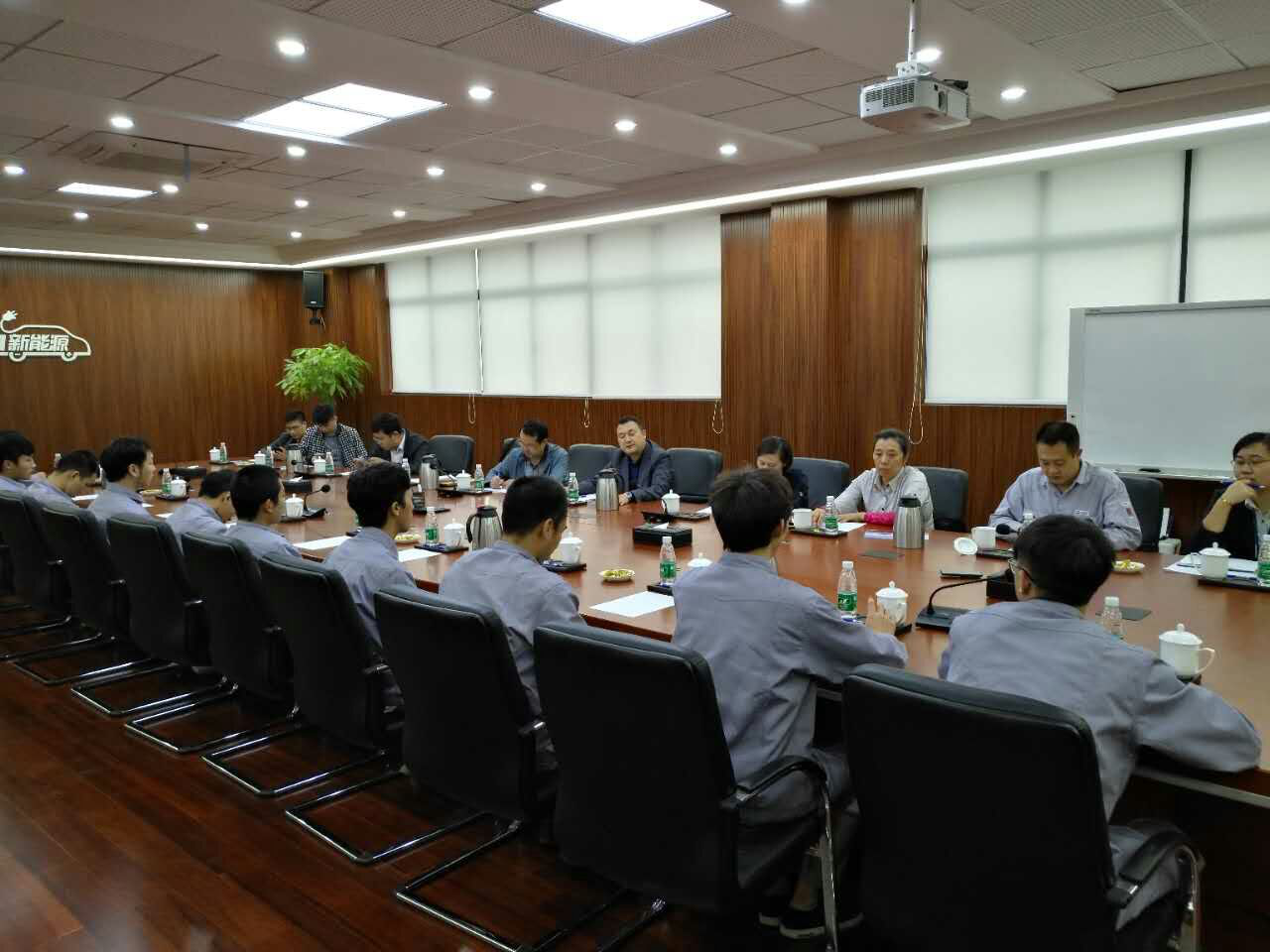 重庆瑞驰汽车实业有限公司举行实习学生座谈会