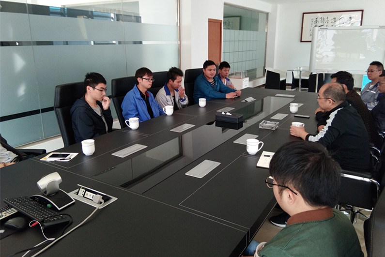 生化学院领导看望校友