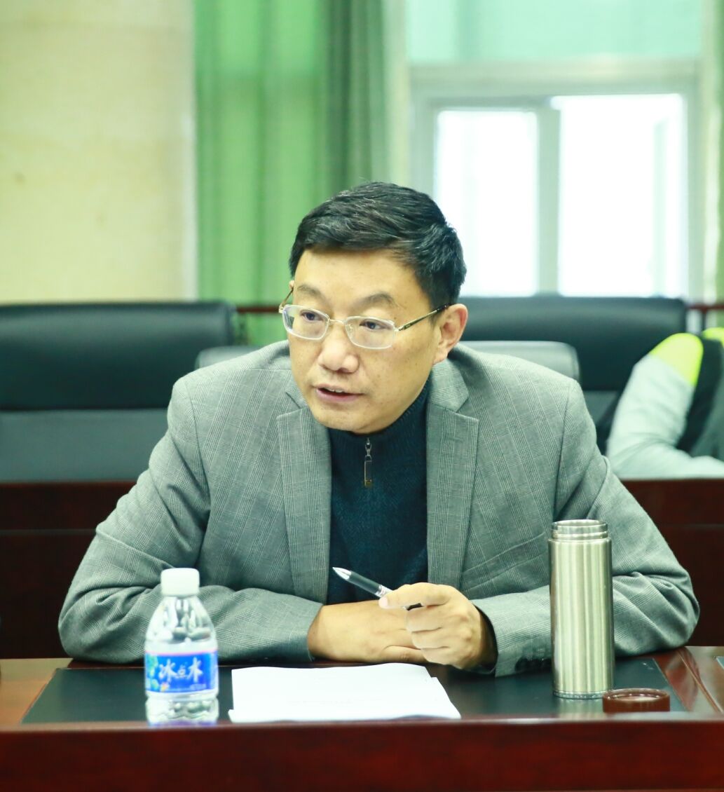 副校长刘立新主持会议